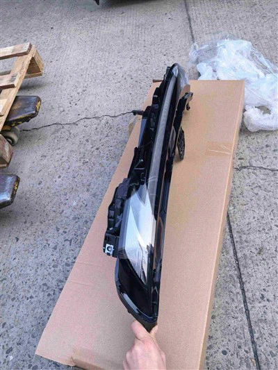 Linke vordere Signallampenbaugruppe